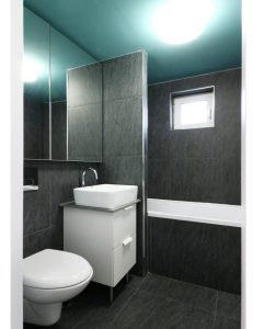 apartament comunist amenajare baie