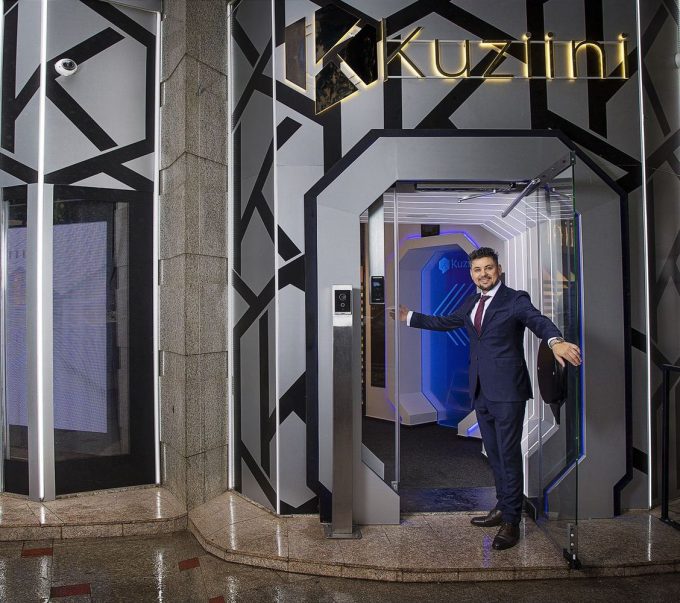 A fost lansat Kuziini, primul showroom de mobilă din România care funcționează fără personal