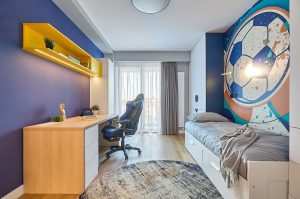 apartament cu semineu dormitor baiat