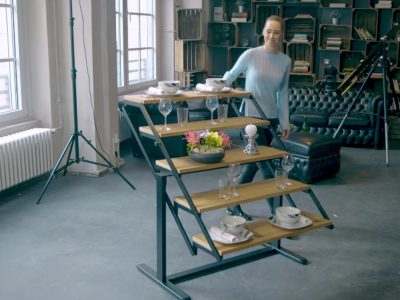 Mobilier transformabil: etajeră ce devine masă de dining