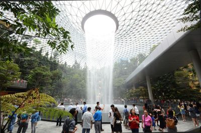Aeroportul Changi, din Singapore, a fost extins cu un parc tropical